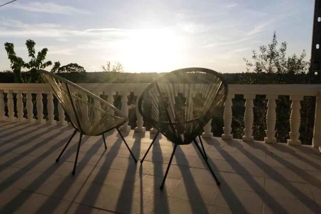 Villa Mendes Oliva *